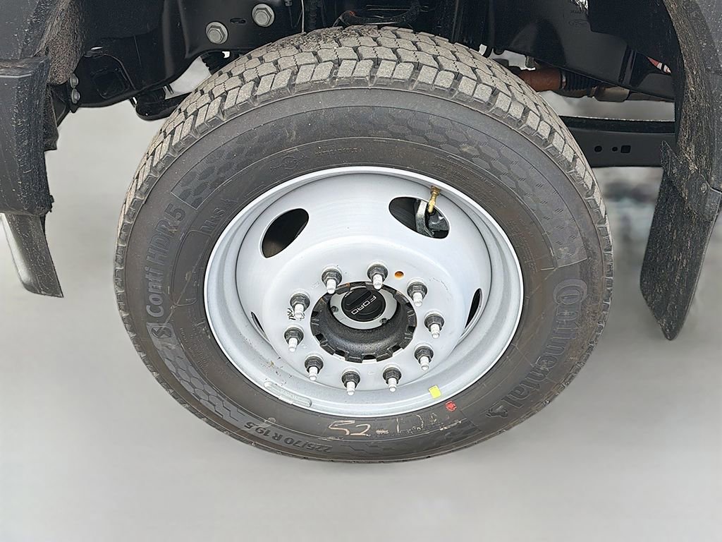 New 2026 Ford F550 4x4 Crew Cab image 13
