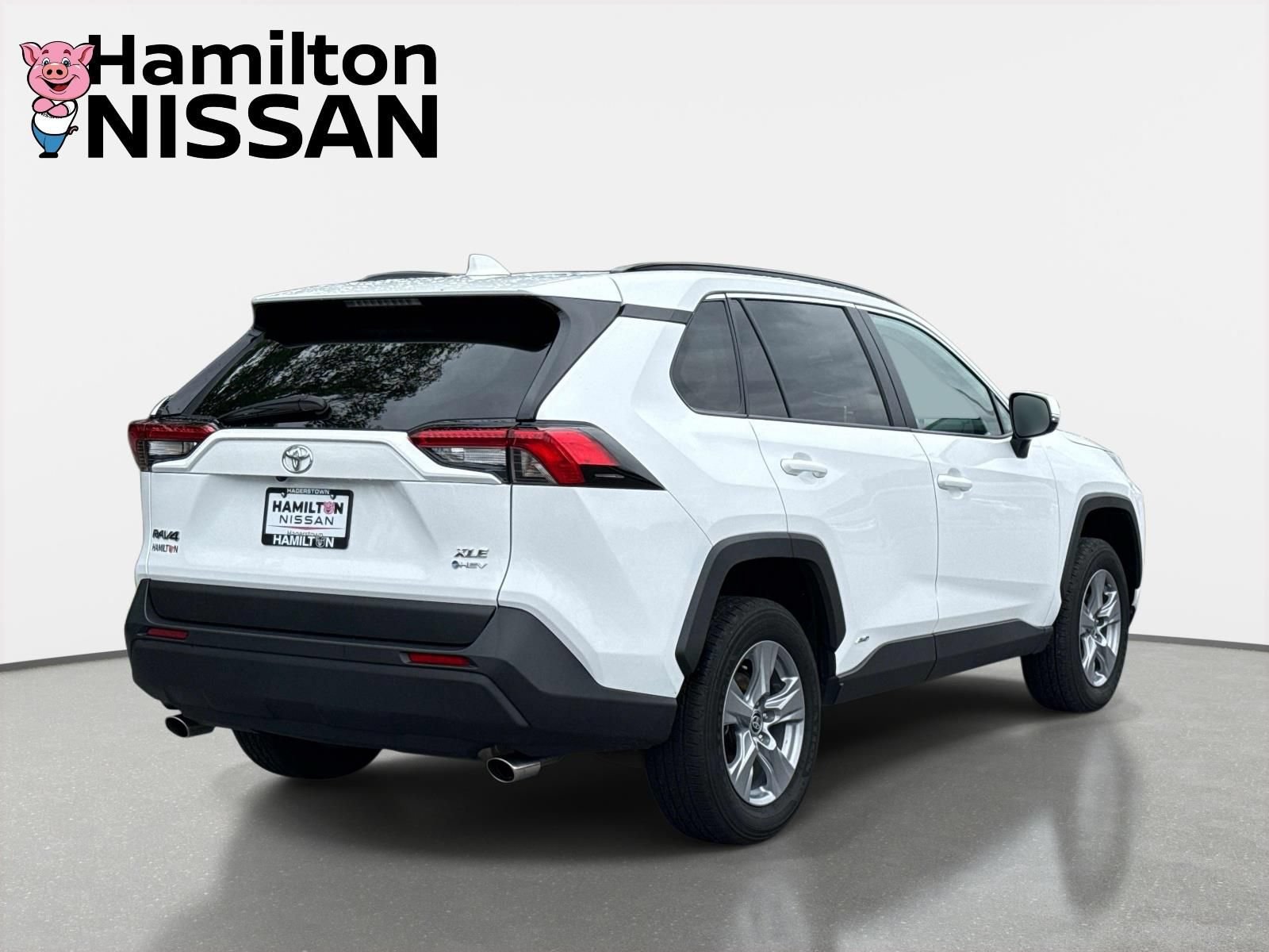 Used 2025 Toyota RAV4 XLE AWD/4WD image 2