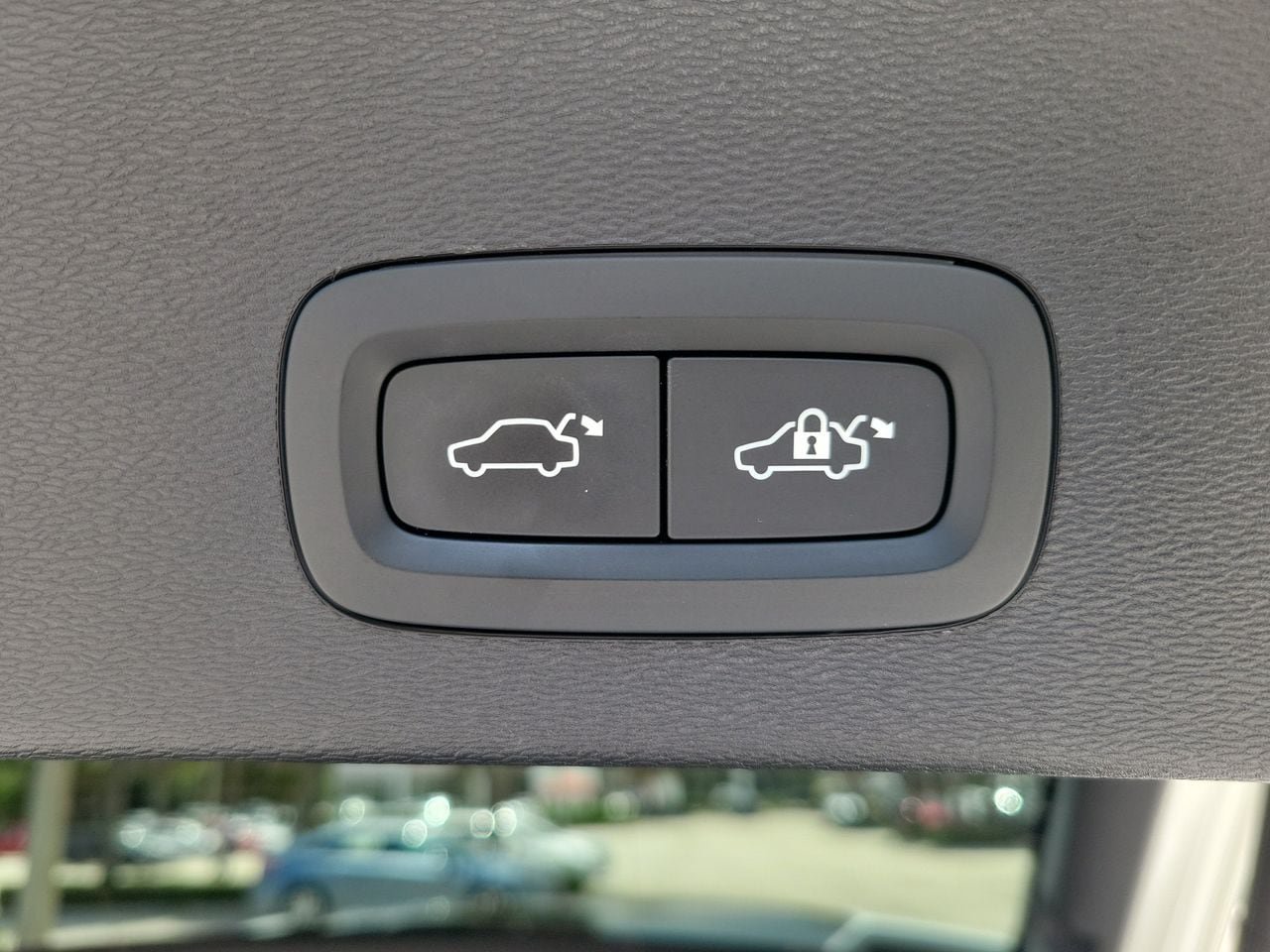 Used 2023 Volvo C40 P8 Recharge Ultimate w/ Protection Package Premier AWD/4WD image 8