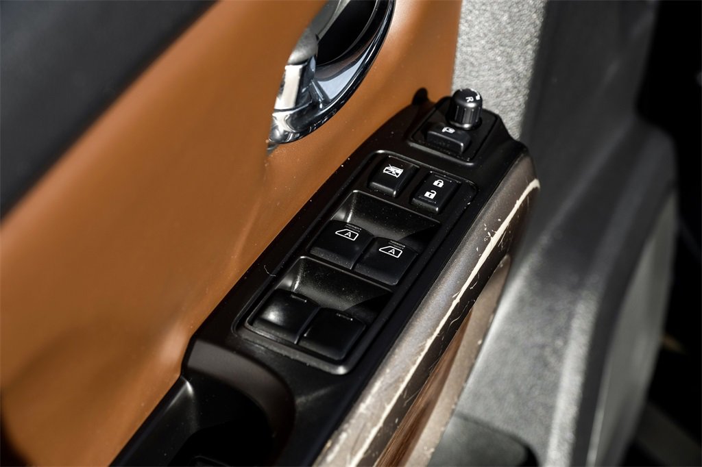 Used 2020 Nissan Titan Platinum Reserve w/ Moonroof Package image 46