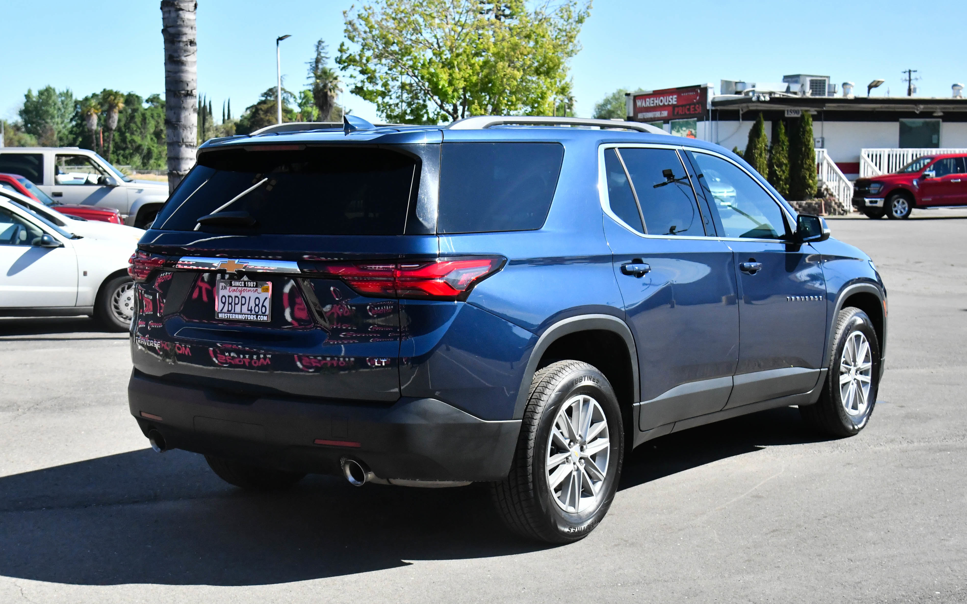 Used 2022 Chevrolet Traverse LT image 8