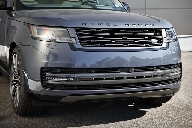 New 2025 Land Rover Range Rover SE image 9