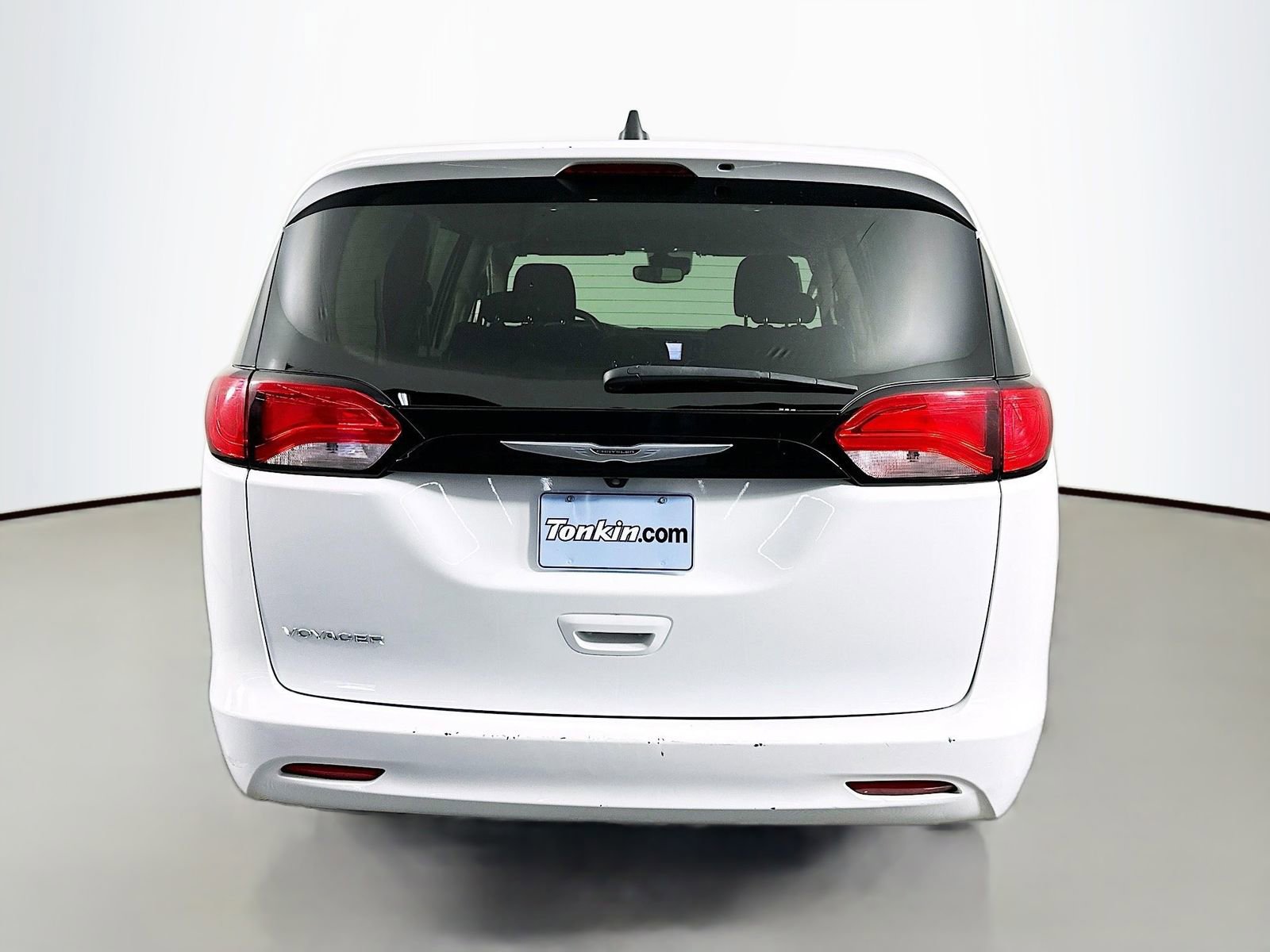 Used 2023 Chrysler Voyager LX FWD image 7