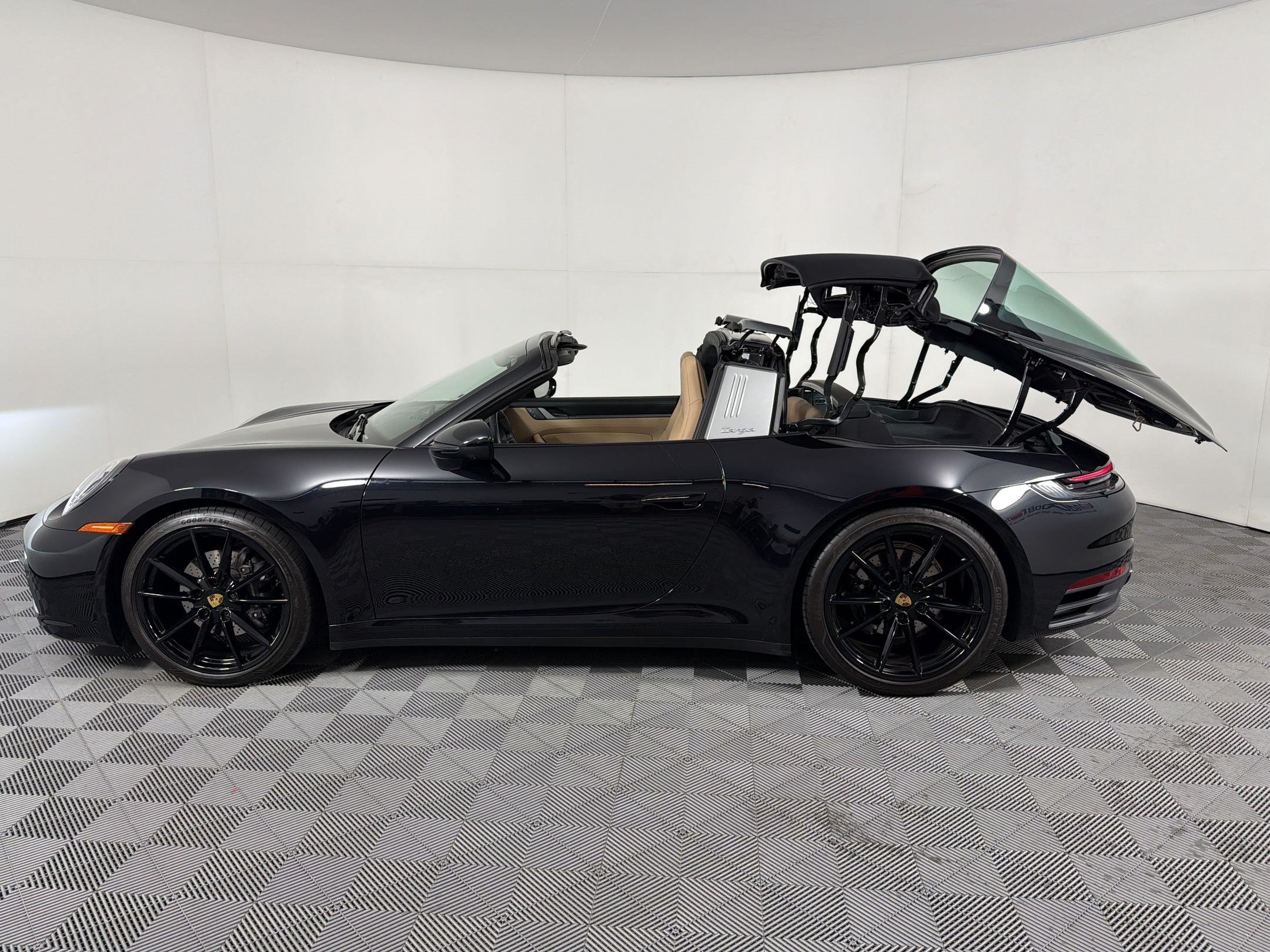 Certified 2024 Porsche 911 Targa 4 w/ Sport Package AWD/4WD image 34
