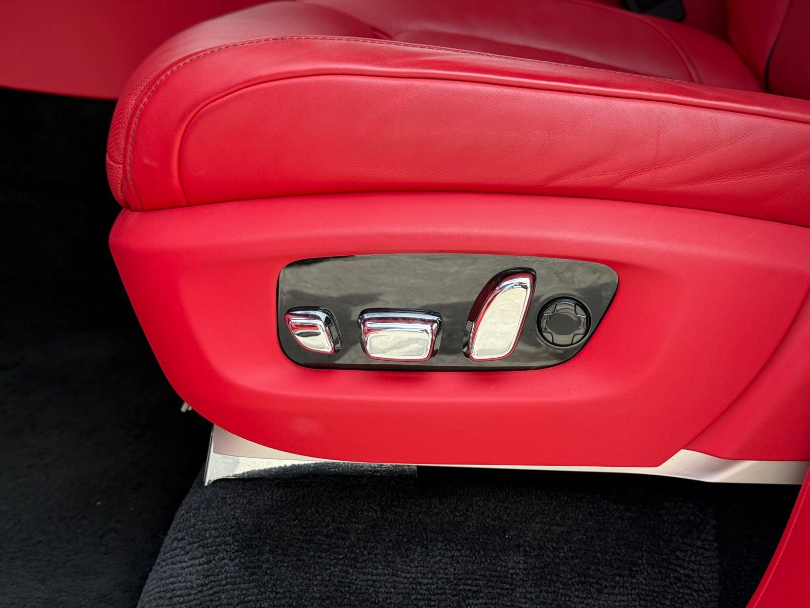 Used 2022 Rolls-Royce Cullinan Black Badge image 22