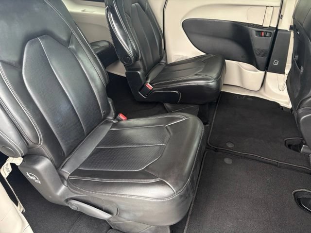 Used 2023 Chrysler Pacifica Touring-L FWD image 18