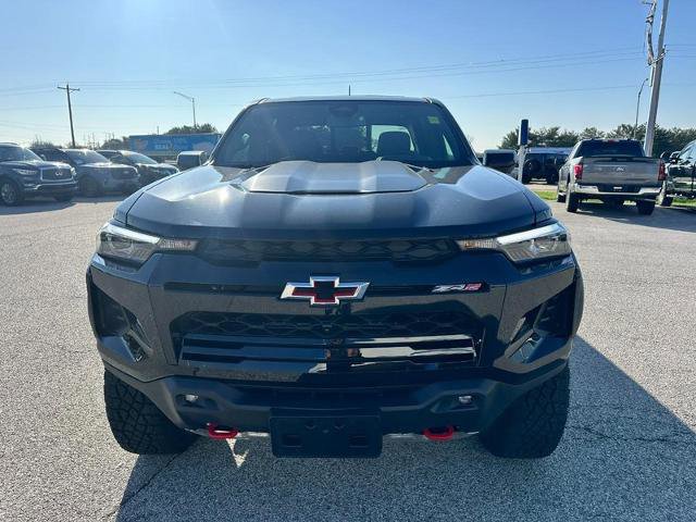 Used 2025 Chevrolet Colorado ZR2 w/ Technology Package AWD/4WD image 9