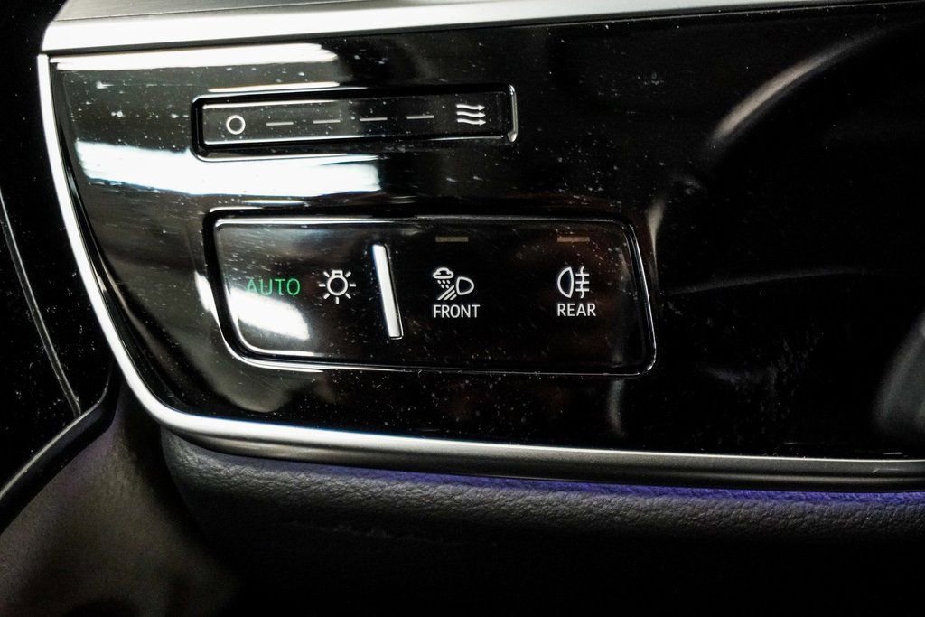 Used 2022 Audi A8 L 3.0T w/ Luxury Package image 40