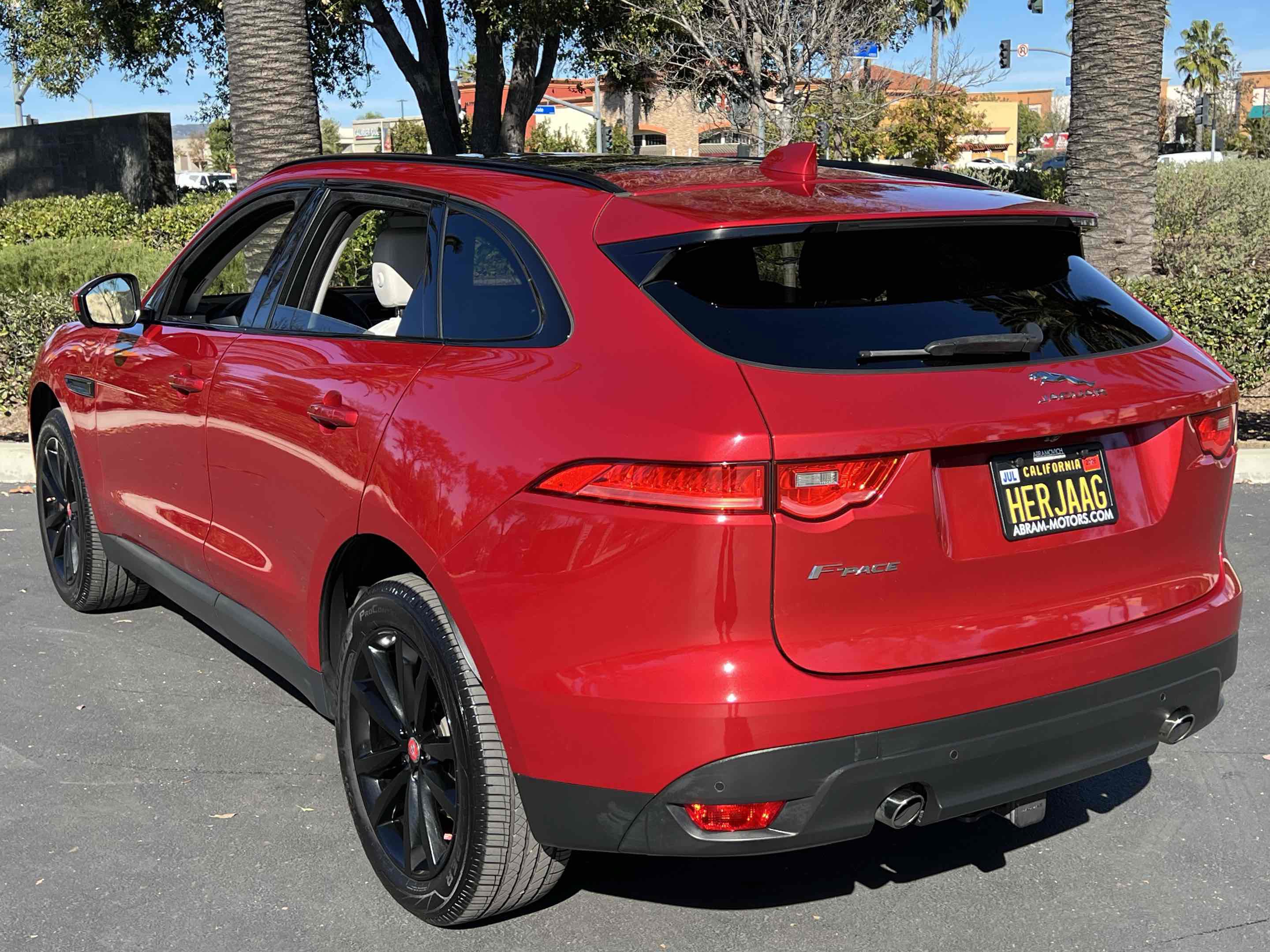 Used 2019 Jaguar F-PACE Prestige image 2