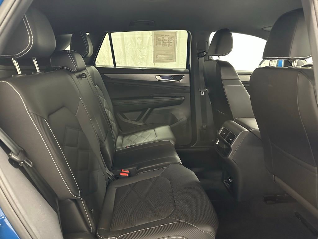 Used 2025 Volkswagen Atlas Cross Sport SE image 57