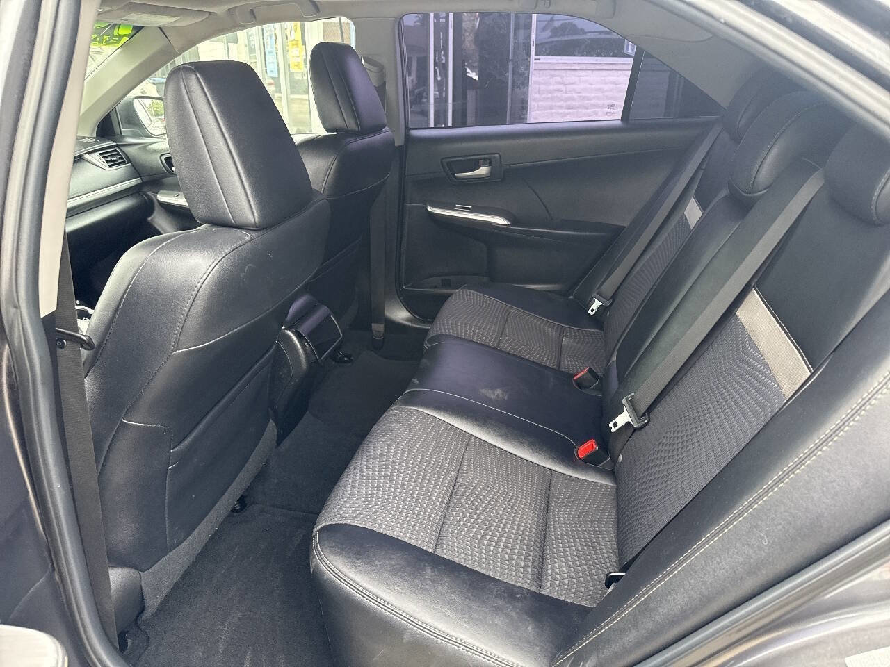 Used 2013 Toyota Camry SE w/ Convenience Pkg image 4