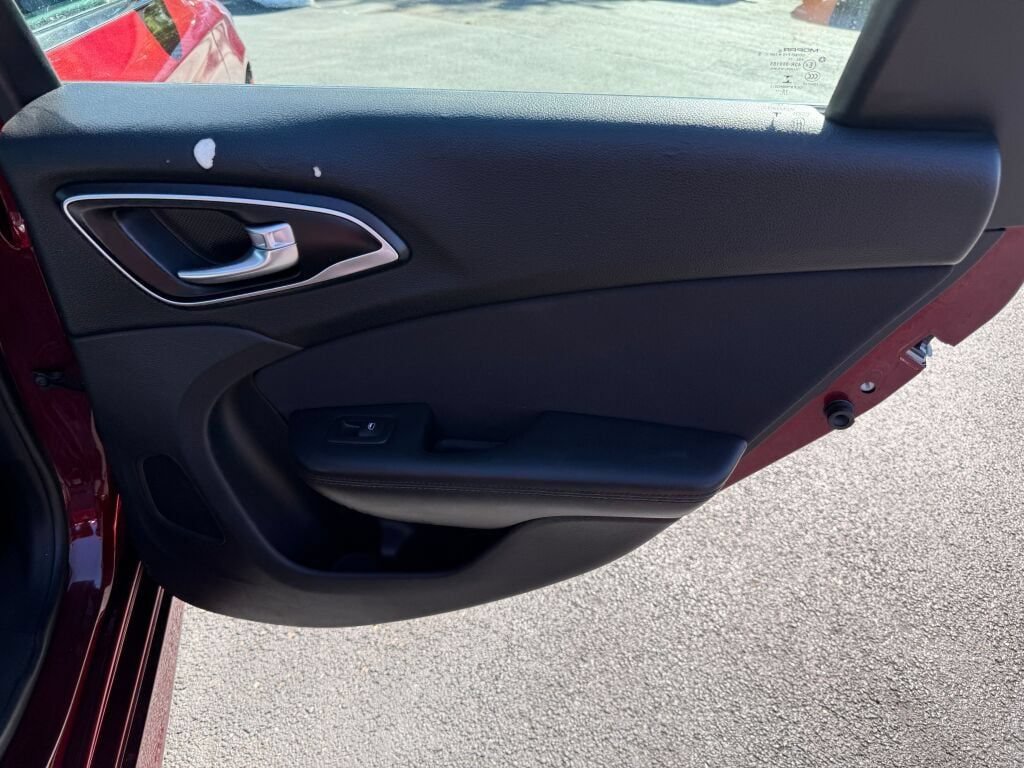 Used 2016 Chrysler 200 LX FWD image 10