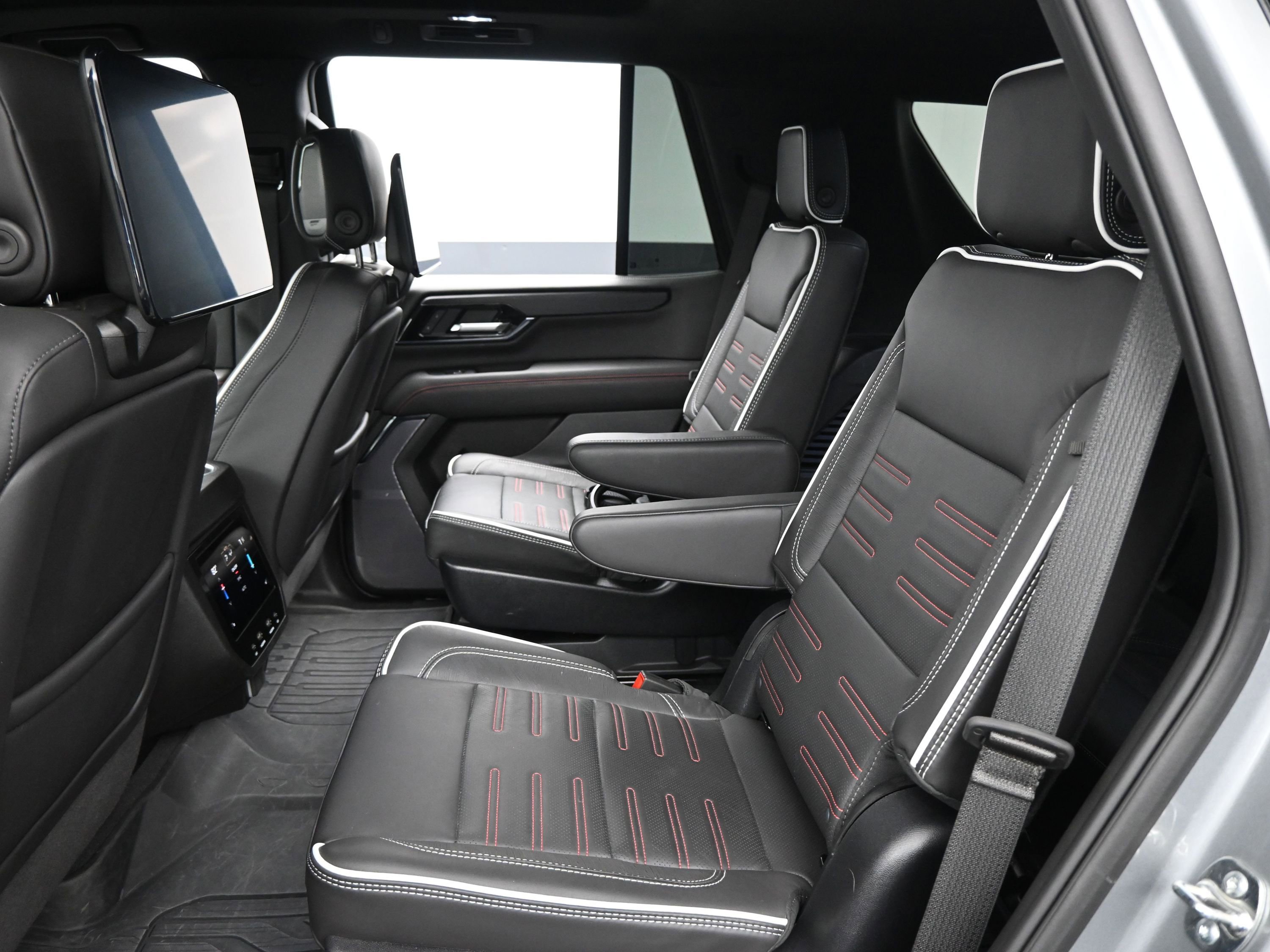 Used 2025 GMC Yukon AT4 Ultimate image 12