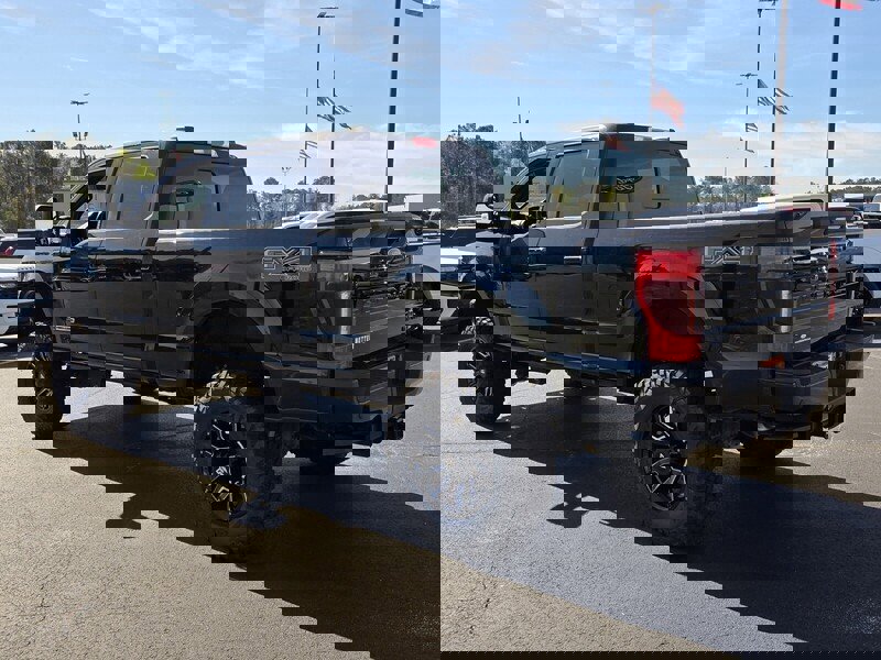 Used 2022 Ford F250 Lariat w/ Black Appearance Package image 9