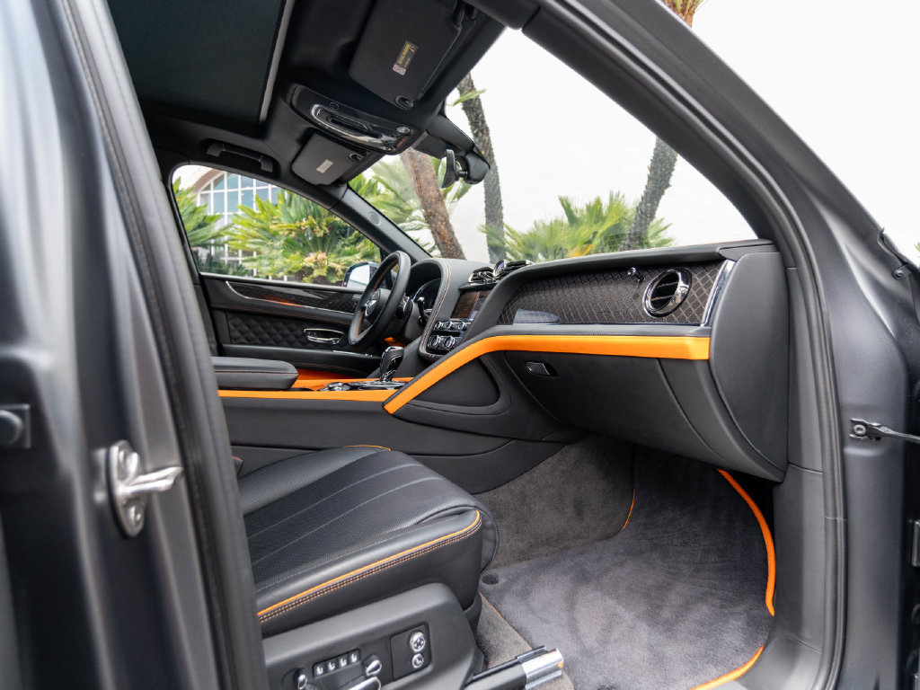 Used 2025 Bentley Bentayga AWD/4WD image 23