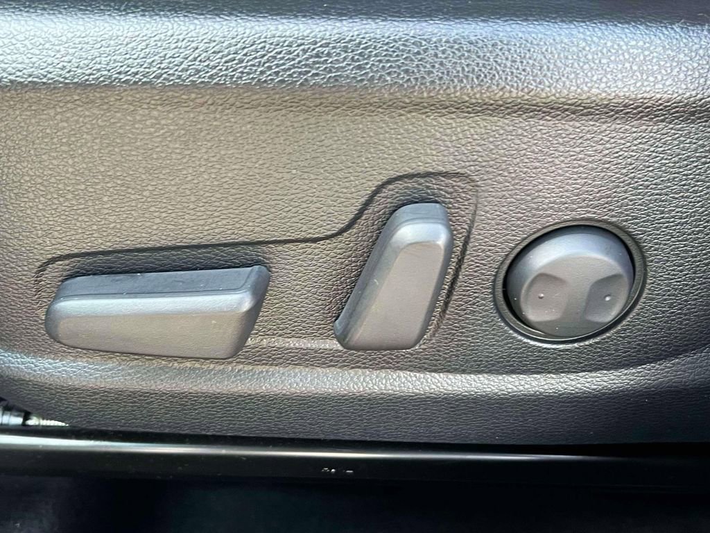 Used 2025 Kia Seltos SX image 19