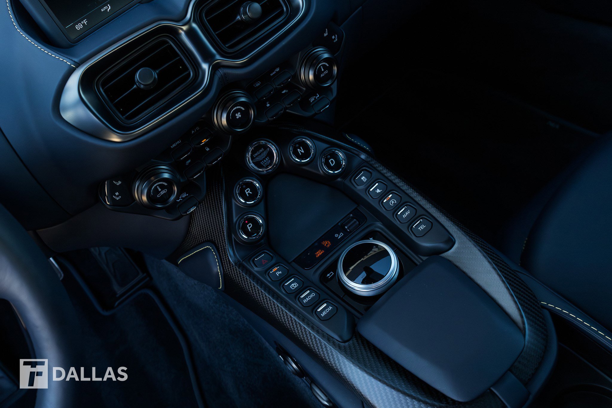 Used 2023 Aston Martin V8 Vantage Coupe image 27