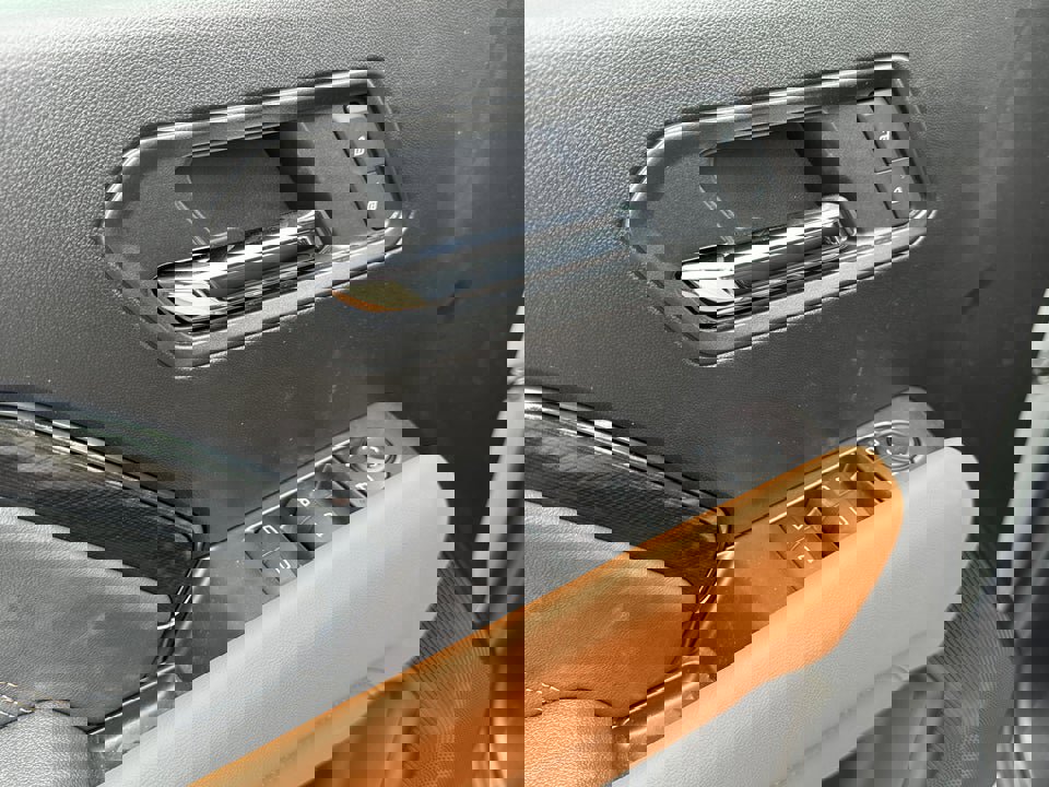 Used 2025 GMC Canyon AT4 image 24