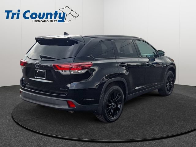 Certified 2019 Toyota Highlander SE w/ Nightshade Edition AWD/4WD image 7