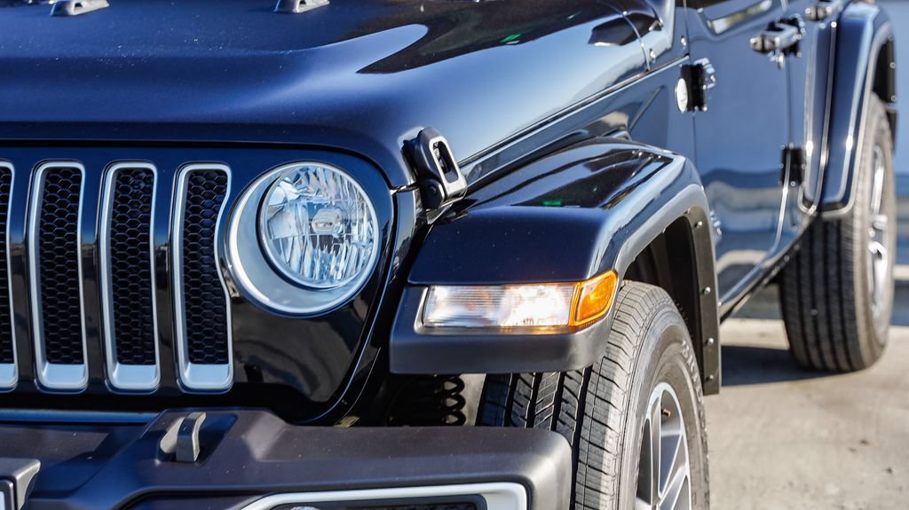 Used 2023 Jeep Wrangler Unlimited Sahara AWD/4WD image 5