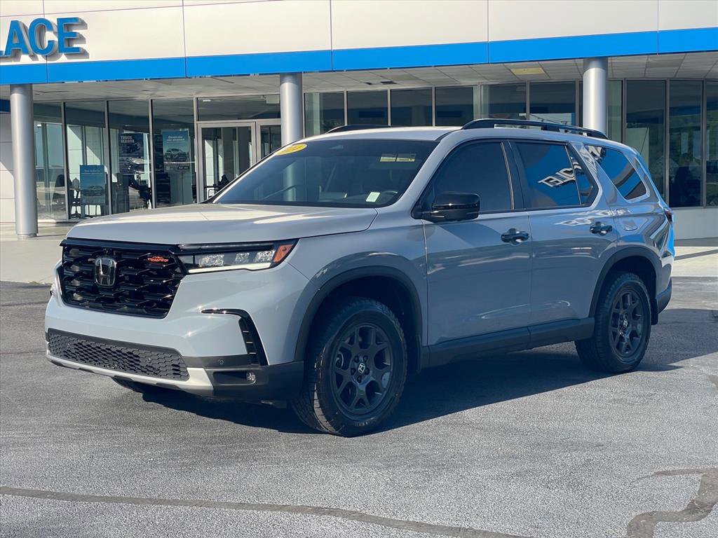 Used 2024 Honda Pilot TrailSport image 3