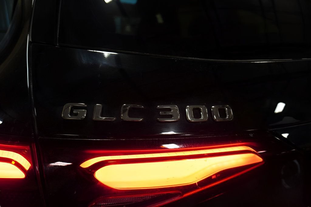 Used 2024 Mercedes-Benz GLC 300 4MATIC image 25