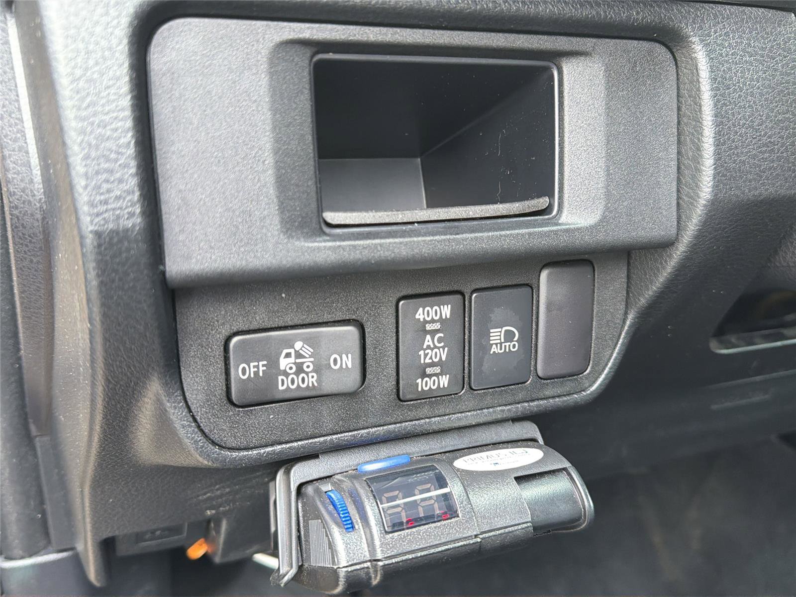 Used 2018 Toyota Tacoma TRD Sport AWD/4WD image 32