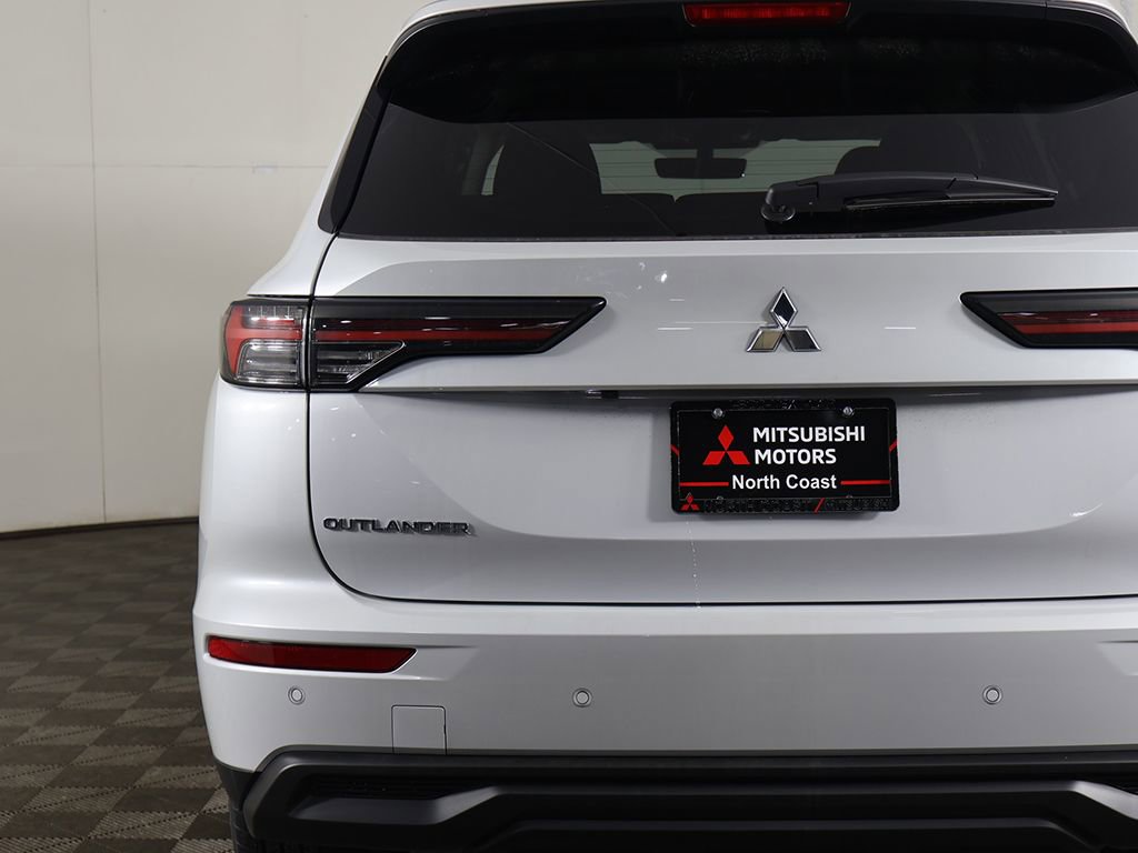 New 2026 Mitsubishi Outlander ES FWD image 13