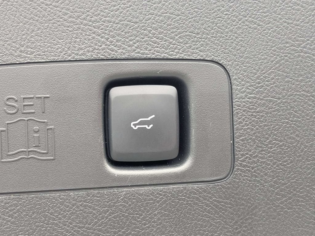 Used 2026 Lincoln Corsair Premiere FWD image 12