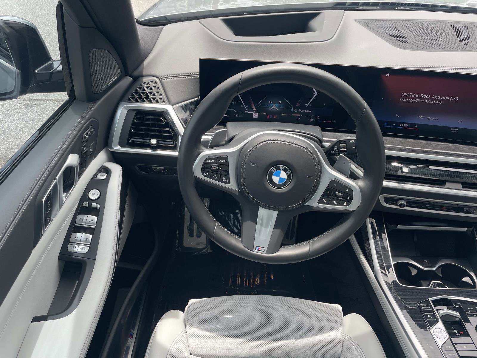 Used 2023 BMW X7 xDrive40i w/ M Sport Package AWD/4WD image 14