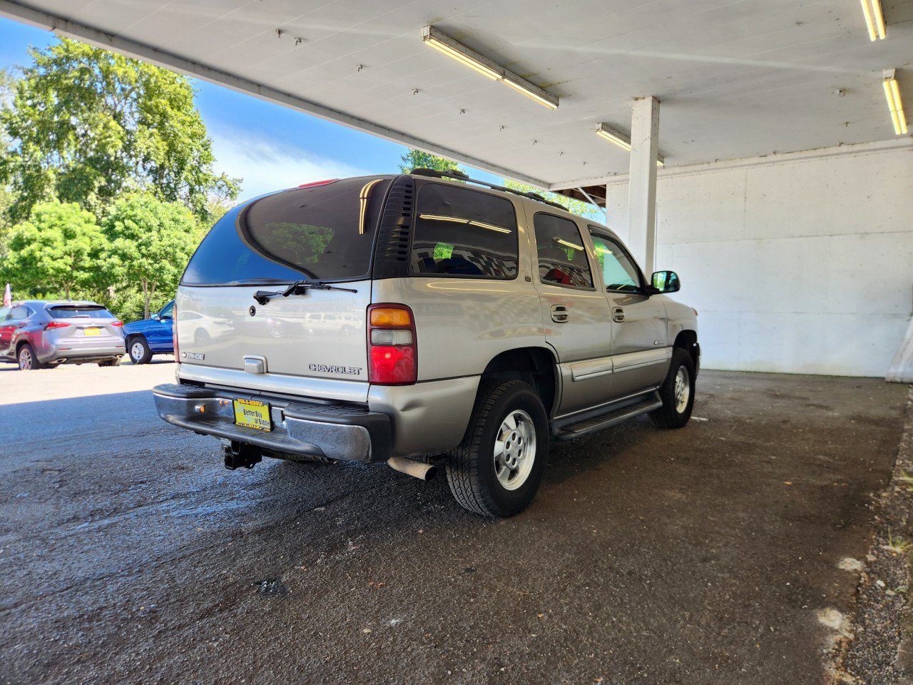 Used 2001 Chevrolet Tahoe LT w/ LT Preferred Equipment Group AWD/4WD image 3