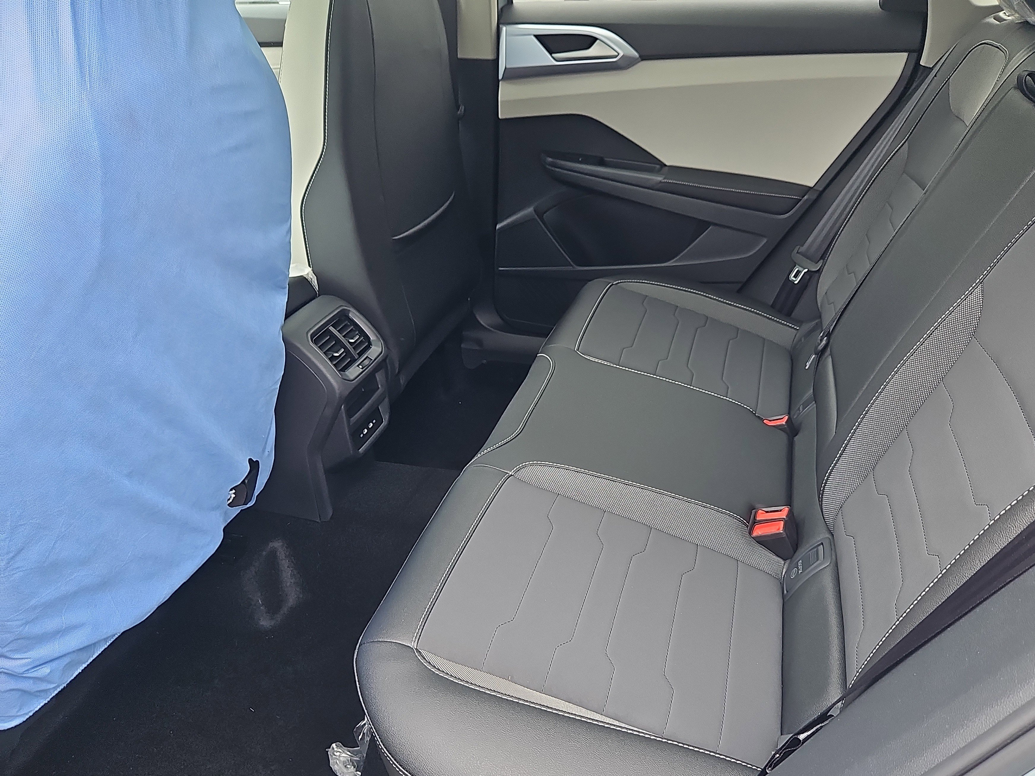 New 2026 Volkswagen Taos SE AWD/4WD image 18