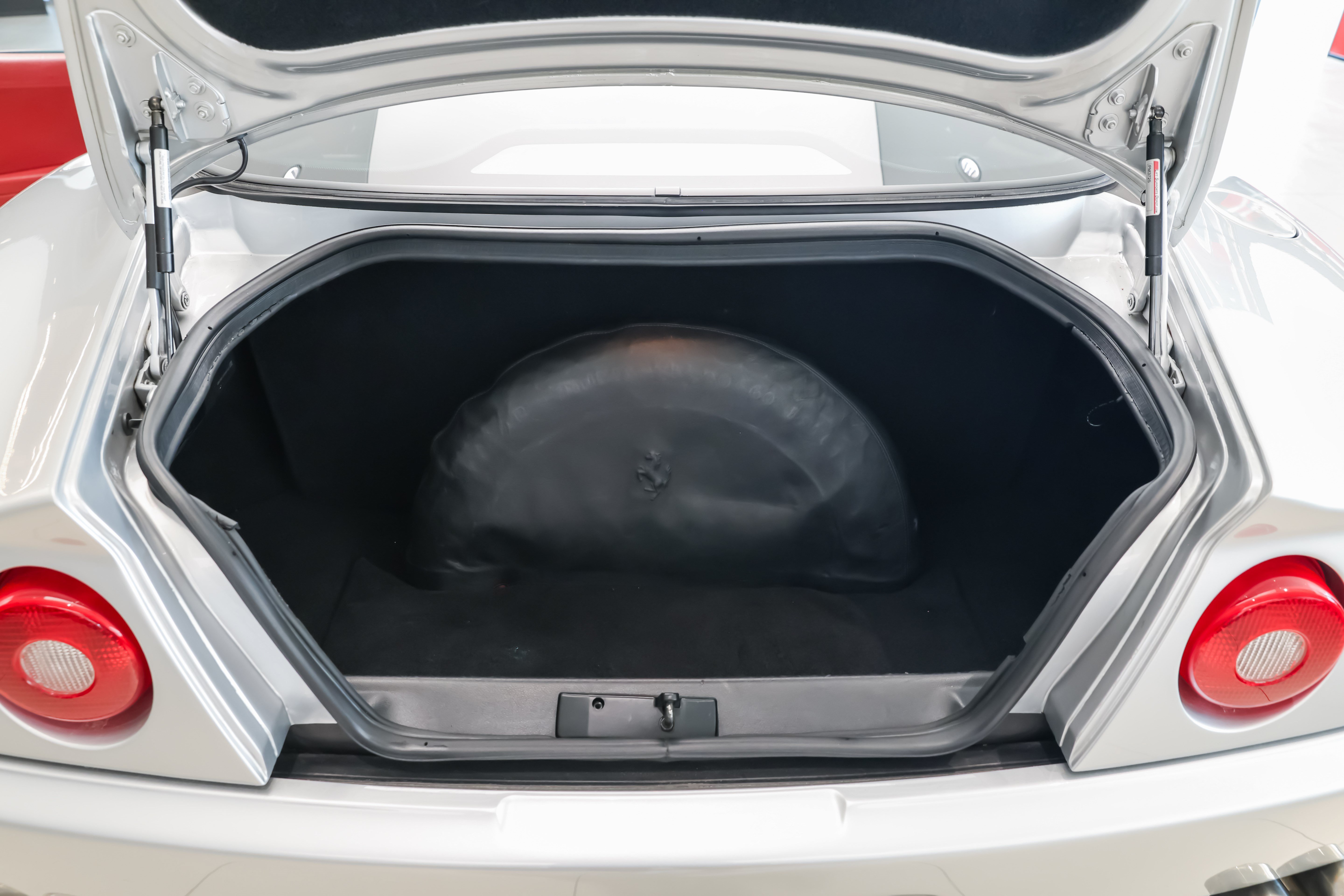 Used 1998 Ferrari 550 Maranello Coupe RWD image 16