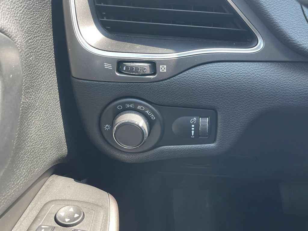 Used 2021 Jeep Cherokee Latitude FWD image 16