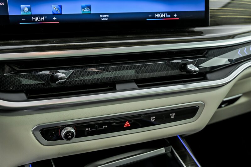 Used 2023 BMW X7 xDrive40i AWD/4WD image 34