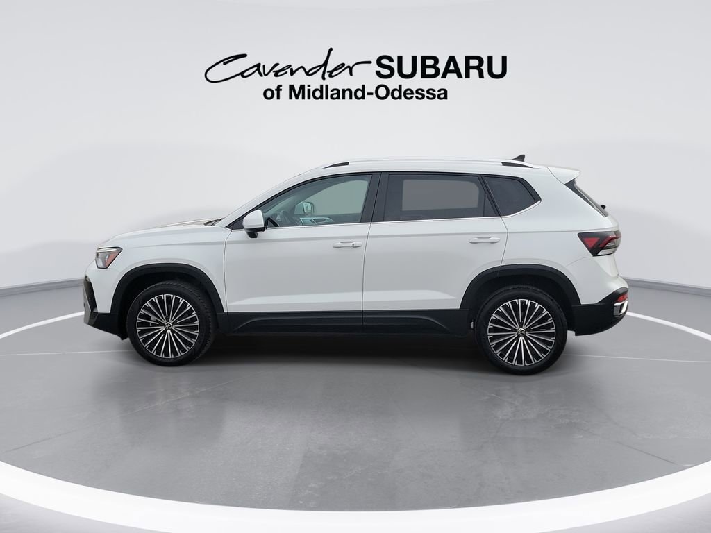 Used 2025 Volkswagen Taos SE image 5