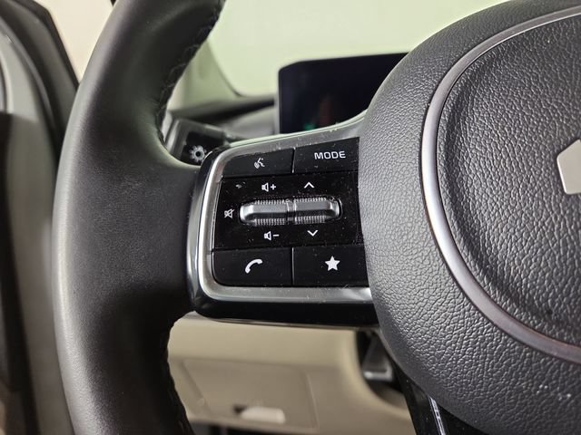 Certified 2025 Kia Carnival EX FWD image 22
