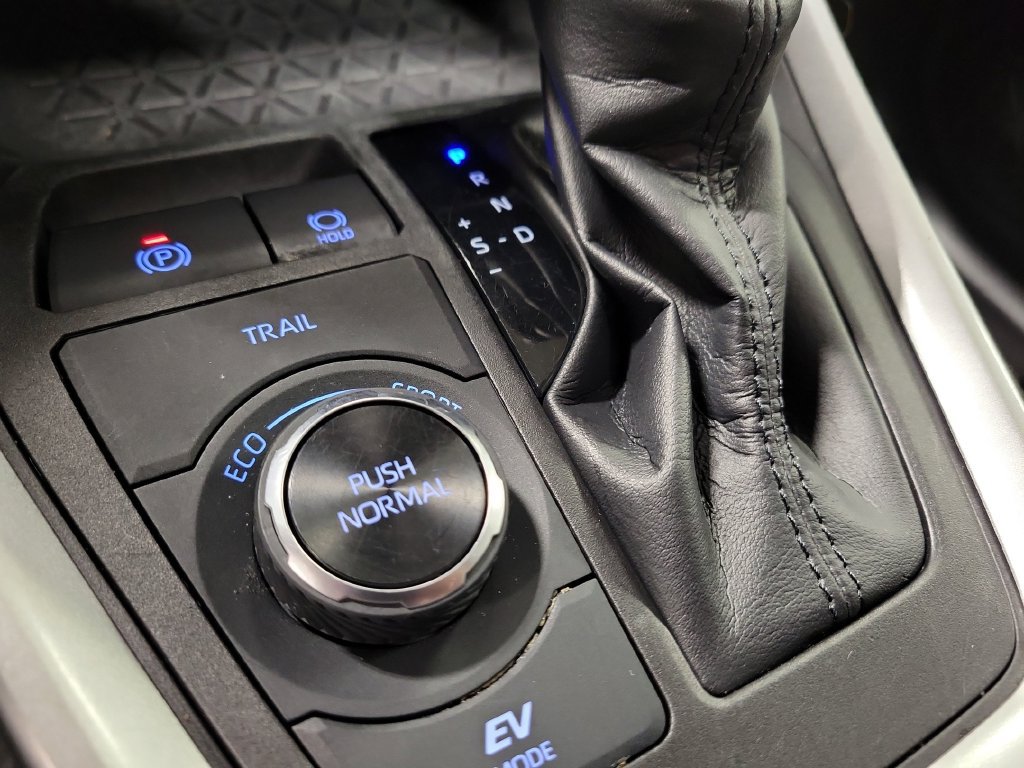 Used 2022 Toyota RAV4 LE AWD/4WD image 19
