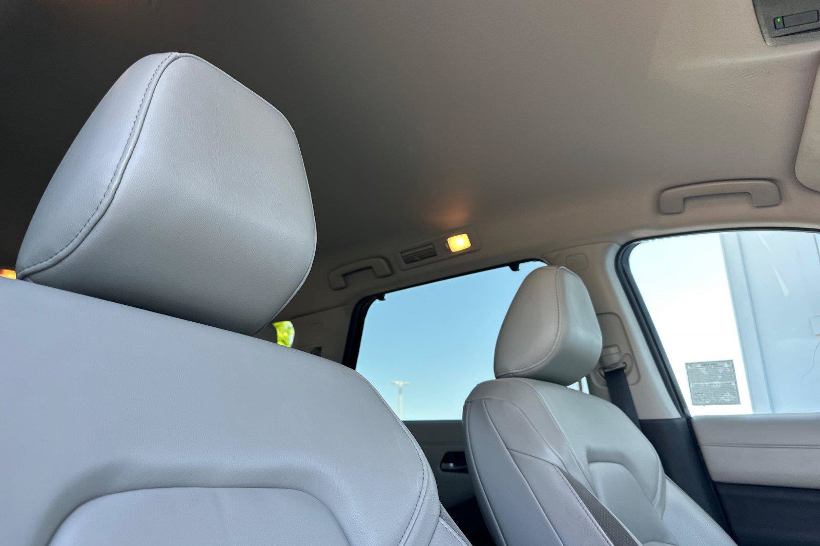 Used 2022 Nissan Pathfinder SL AWD/4WD image 17