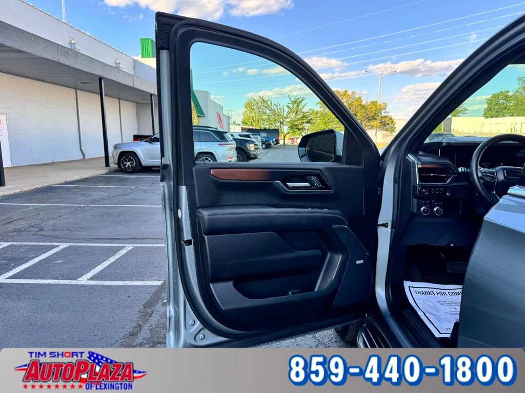 Used 2025 GMC Yukon XL Denali AWD/4WD image 53