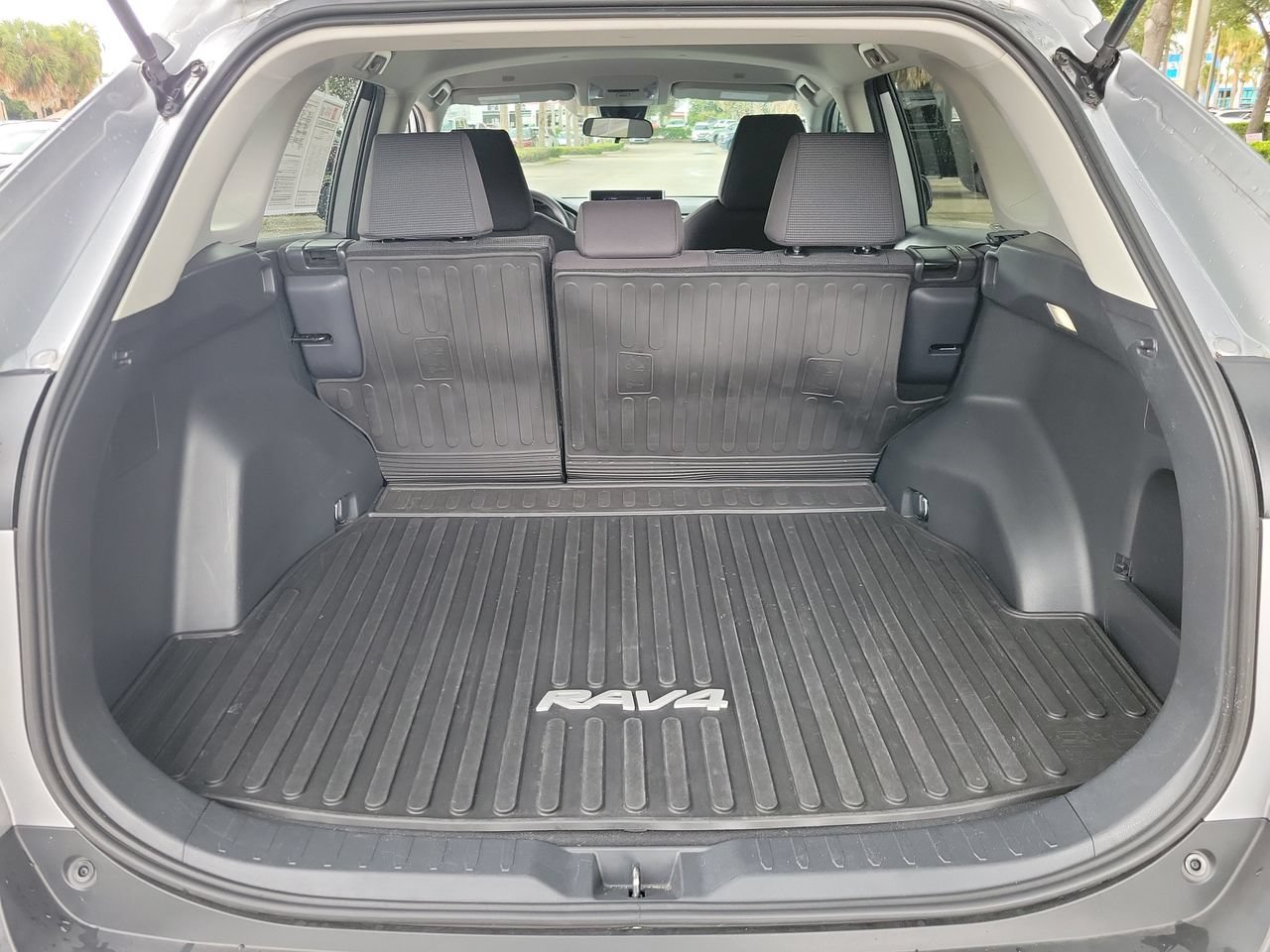 Used 2024 Toyota RAV4 LE FWD image 8