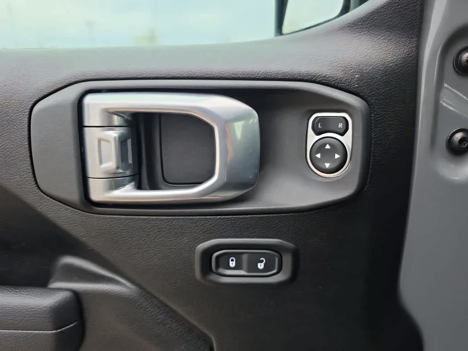 Used 2023 Jeep Wrangler Unlimited AWD/4WD image 41