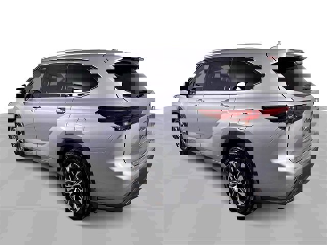 Used 2022 Toyota Highlander XLE image 6