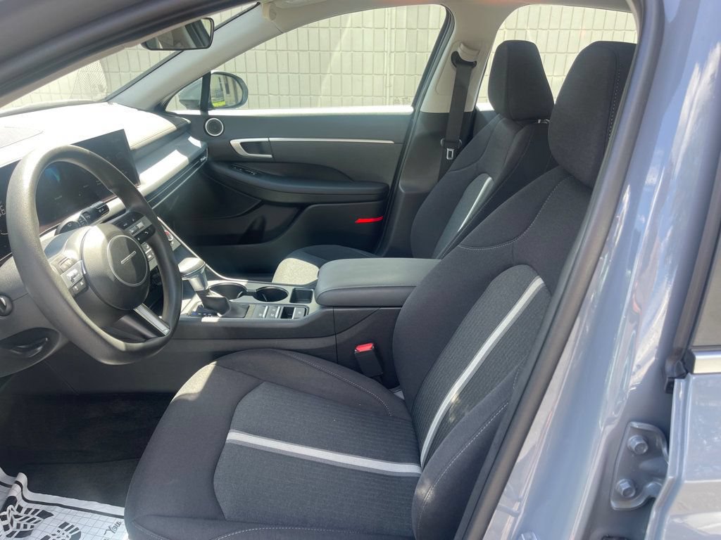 Used 2025 Hyundai Sonata SE FWD image 13