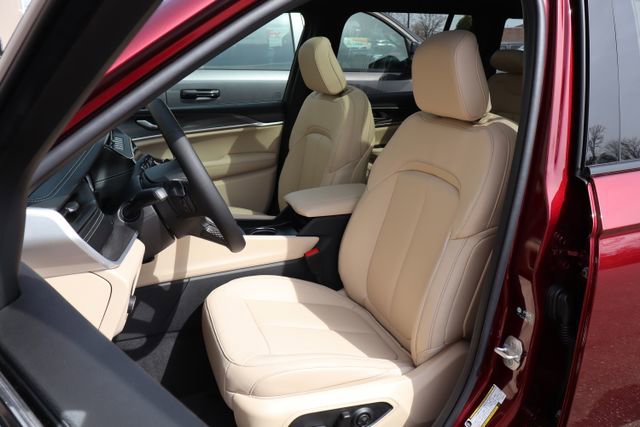 New 2026 Jeep Grand Cherokee Limited AWD/4WD image 12