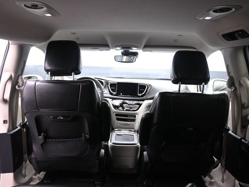 Used 2022 Chrysler Pacifica Touring-L image 44