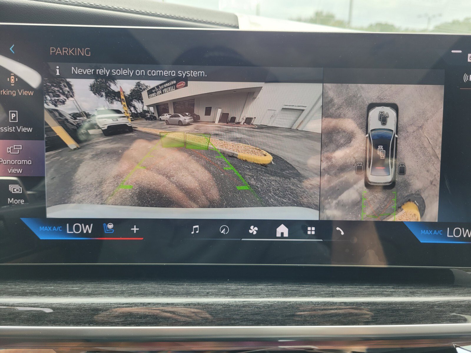 Used 2026 BMW 760i xDrive w/ Executive Package image 24