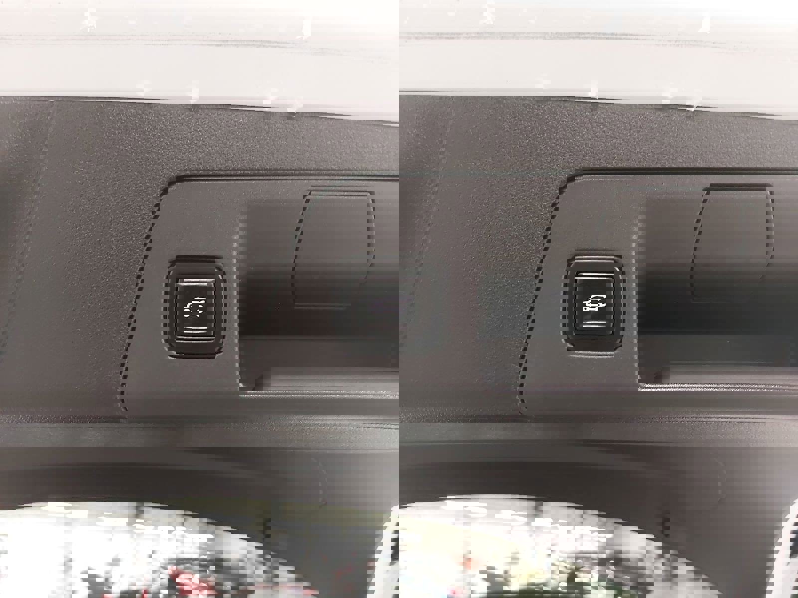 Used 2022 Buick Envision Essence w/ Technology Package II image 14