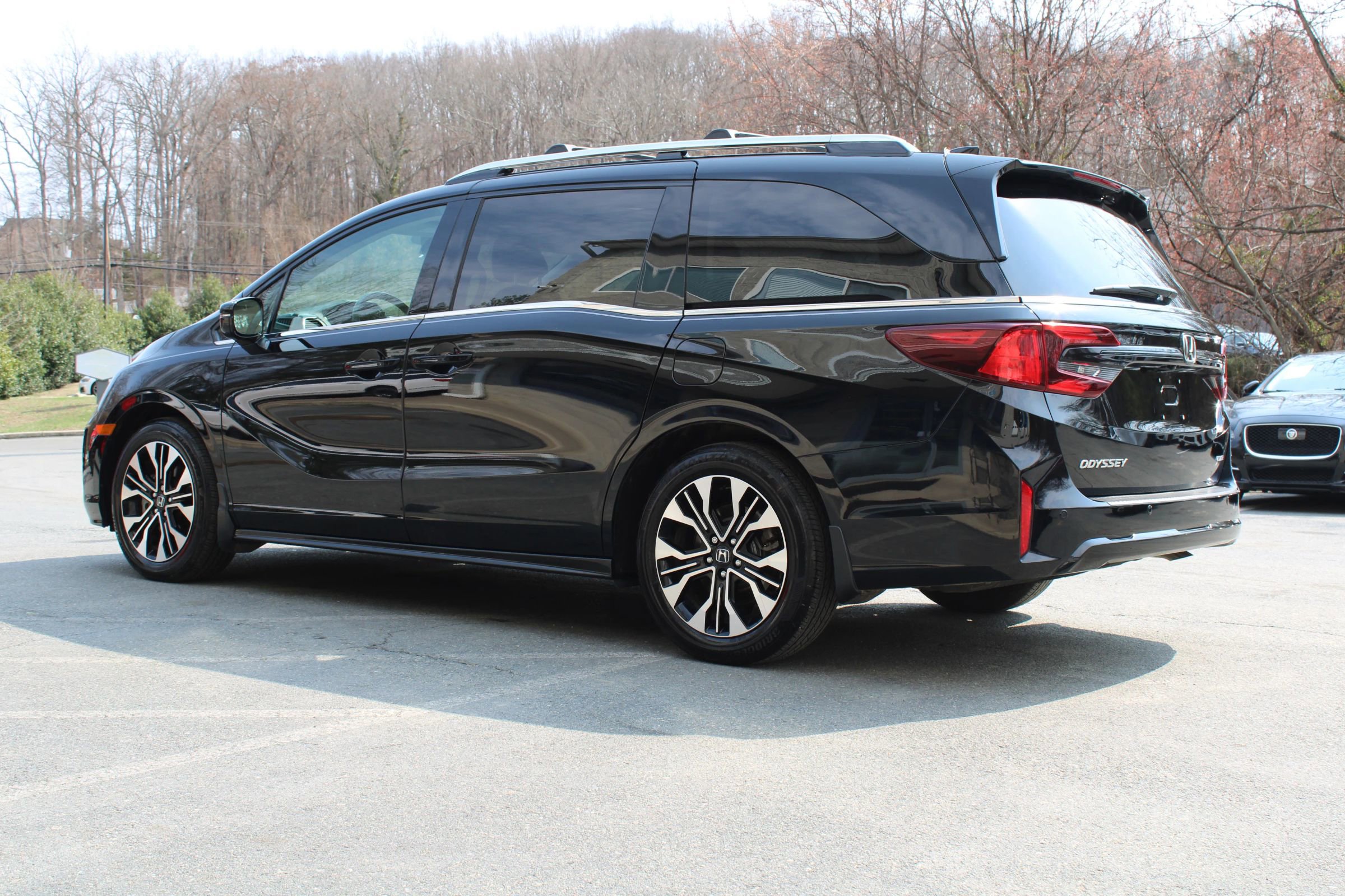 Used 2025 Honda Odyssey Elite image 4