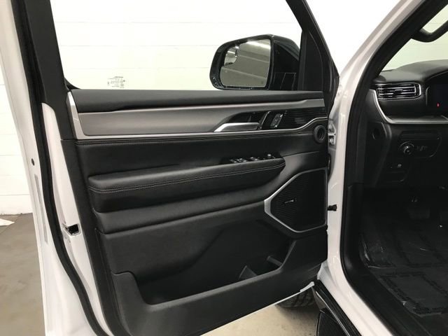 New 2025 Jeep Wagoneer 4WD w/ Convenience Group I image 7